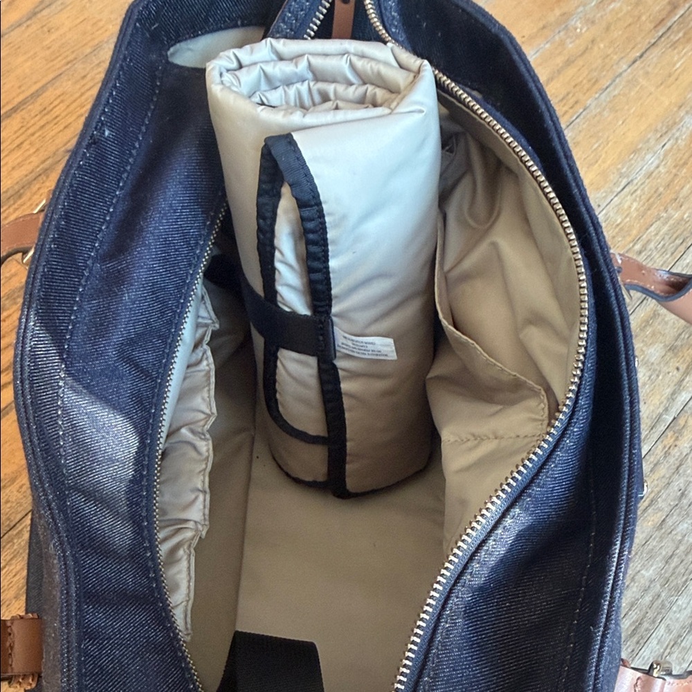 Kate Spade Diaper Bag with changing pad - Picture 7 of 16